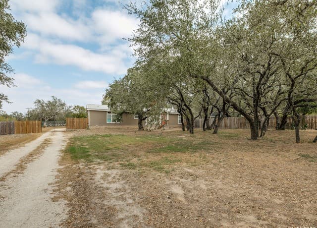 3-bedroom rental at 5107 Savannah Woods in Von Ormy, TX — photo 2