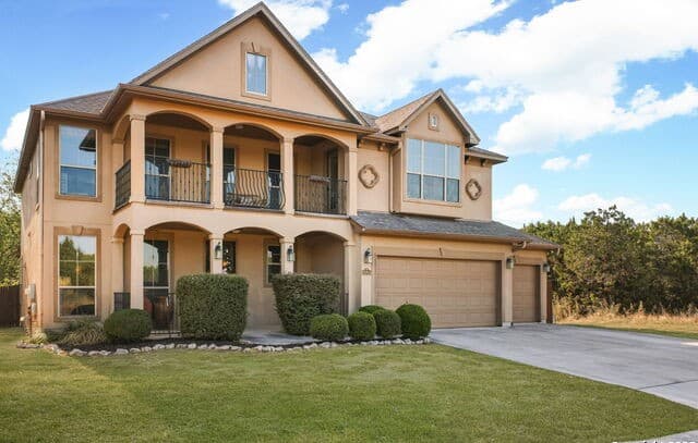 5-bedroom rental at 25915 Splashing Rock in San Antonio, TX — photo 1