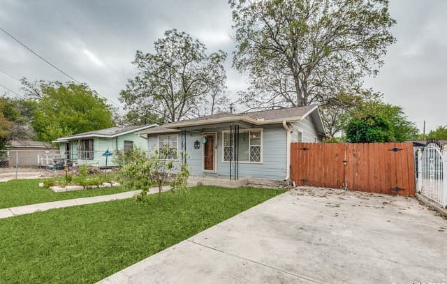 2-bedroom rental at 310 Chipinque in San Antonio, TX — photo 1