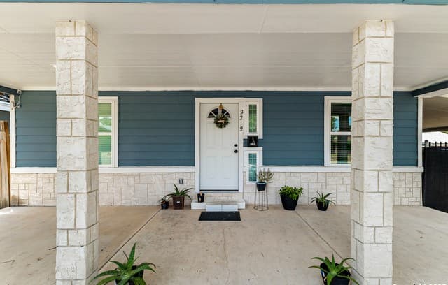 4-bedroom rental at 3212 Perez in San Antonio, TX — photo 3