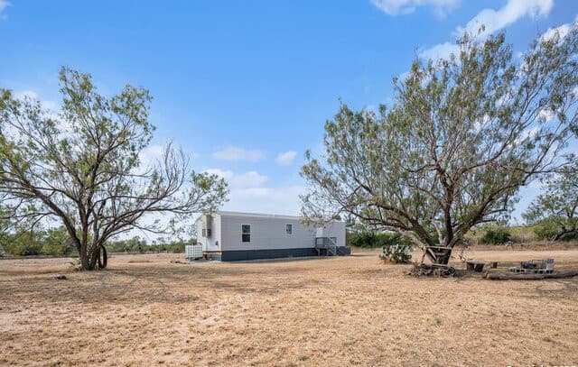 2-bedroom home for sale at 545 County Road 741 in Yancey TX