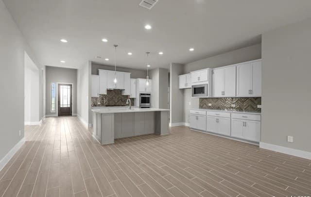5-bedroom rental at 270 Blue Diamond in Boerne, TX — photo 2