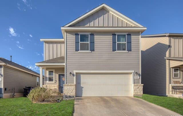 3-bedroom rental at 727 Corbin Bend in San Antonio, TX — photo 1