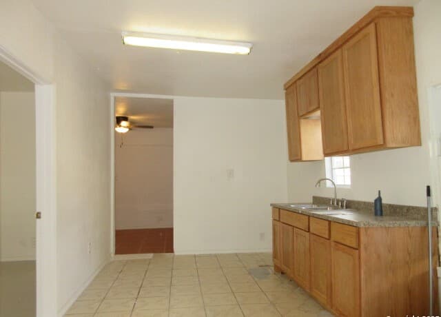 2-bedroom rental at 1403 Brunswick in San Antonio, TX — photo 4