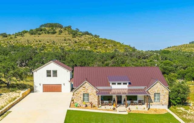 4-bedroom rental at 147 Gray Wolf in Blanco, TX — photo 1
