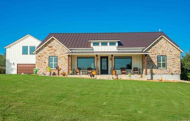 4-bedroom rental at 147 Gray Wolf in Blanco, TX — photo 5