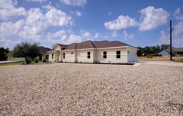 4-bedroom rental at 100 S Micah Andrews in Blanco, TX — photo 2