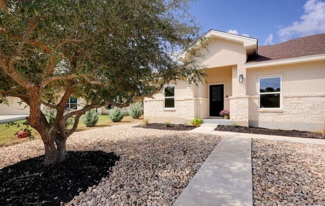 4-bedroom rental at 100 S Micah Andrews in Blanco, TX — photo 3