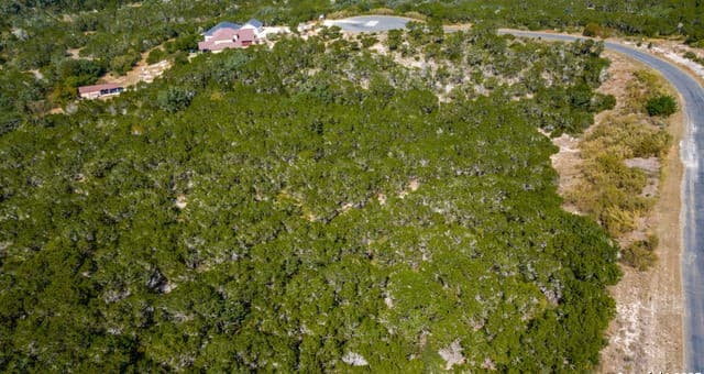 rental at 0 Pr 2771 in Mico, TX — photo 4