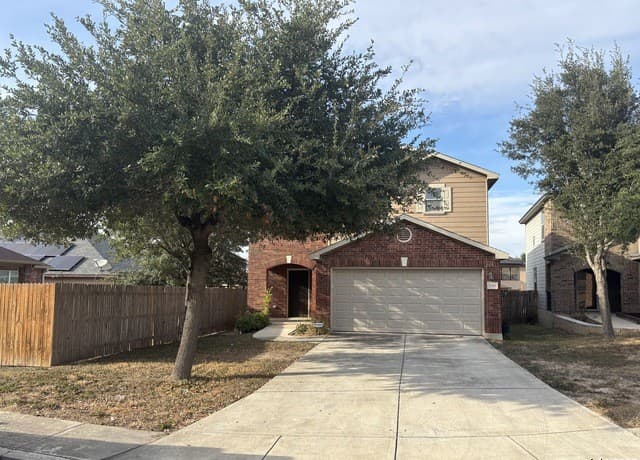4-bedroom rental at 7370 Azalea in San Antonio, TX — photo 1