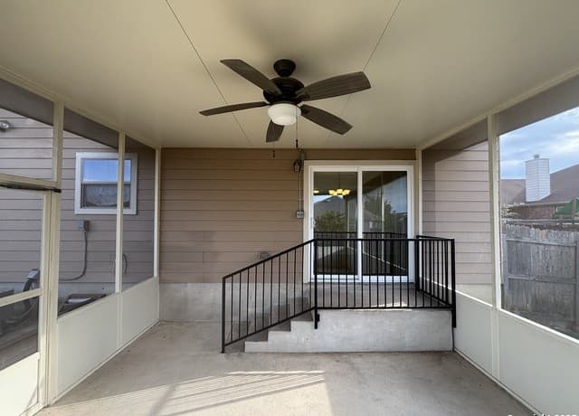 4-bedroom rental at 7370 Azalea in San Antonio, TX — photo 4