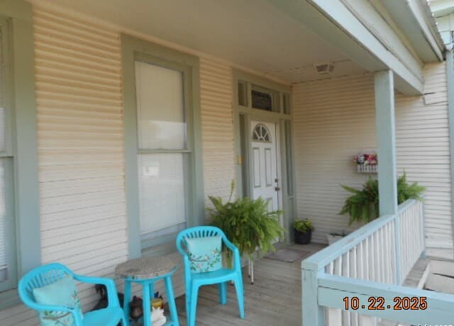 3-bedroom rental at 1212 Magnolia in Jourdanton, TX — photo 4