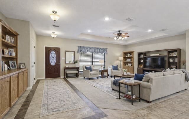 3-bedroom rental at 100 Fairway in Floresville, TX — photo 2