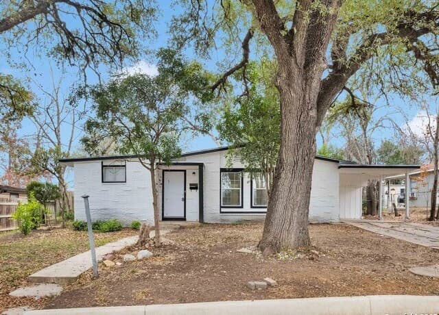 Home for sale at 162 Birchwood Dr in San Antonio, TX — photo 2