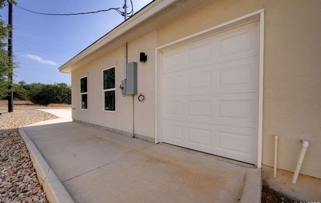 4-bedroom rental at 101 N John Bird in Blanco, TX — photo 5