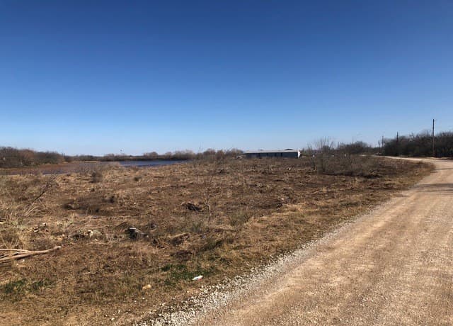 rental at 516 (LOT 7) Cr 6843 in Lytle, TX — photo 3
