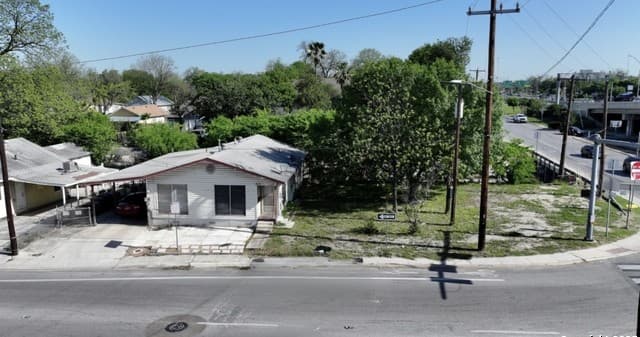 3-bedroom rental at 607 W Theo Ave in San Antonio, TX — photo 1