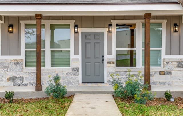 3-bedroom rental at 15935 Buchel in LaCoste, TX — photo 1