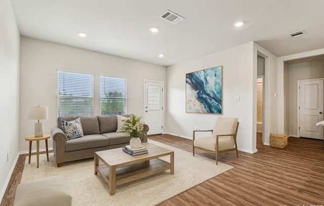 5-bedroom rental at 4006 Bay Leaf in Von Ormy, TX — photo 2