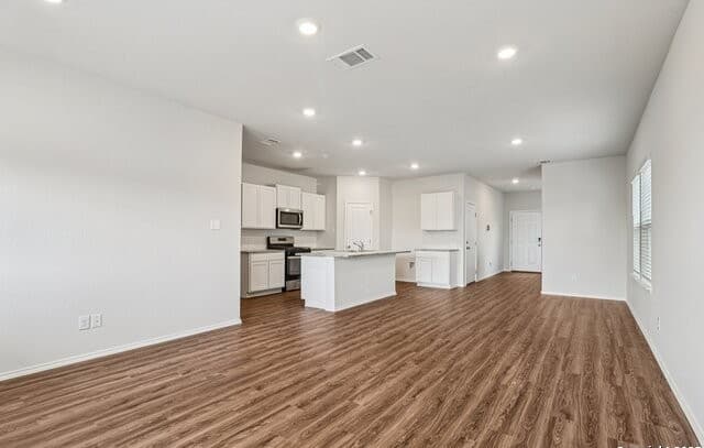 5-bedroom rental at 4006 Bay Leaf in Von Ormy, TX — photo 4