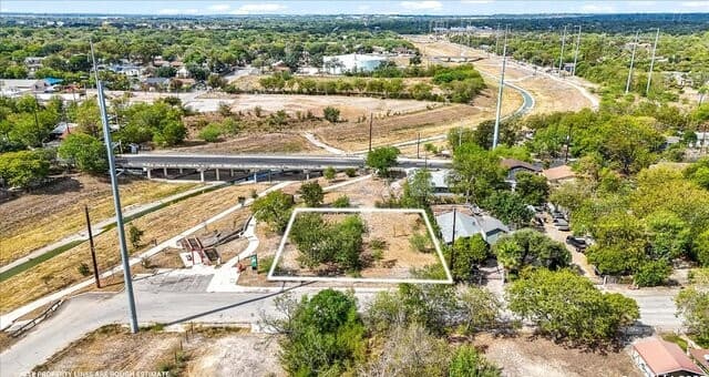 rental at 331 N San Ignacio in San Antonio, TX — photo 4