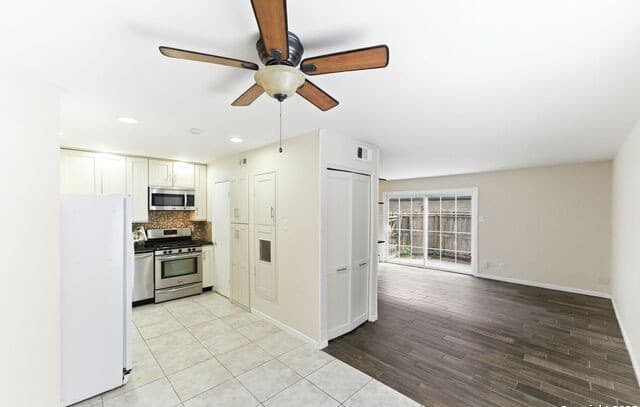 2-bedroom rental at 8038 Broadway St Unit 118K in San Antonio, TX — photo 2