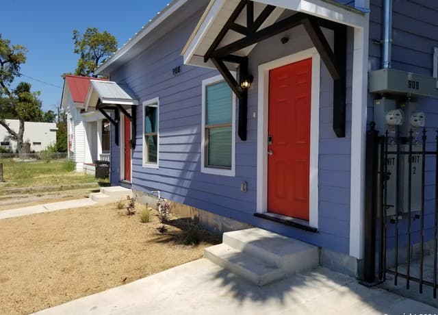 rental at 814 W Magnolia in San Antonio, TX — photo 1