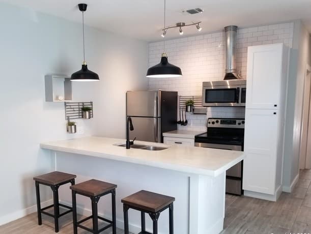 rental at 814 W Magnolia in San Antonio, TX — photo 2