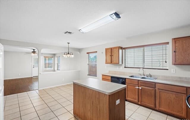 3-bedroom rental at 305 Spruce in San Antonio, TX — photo 4
