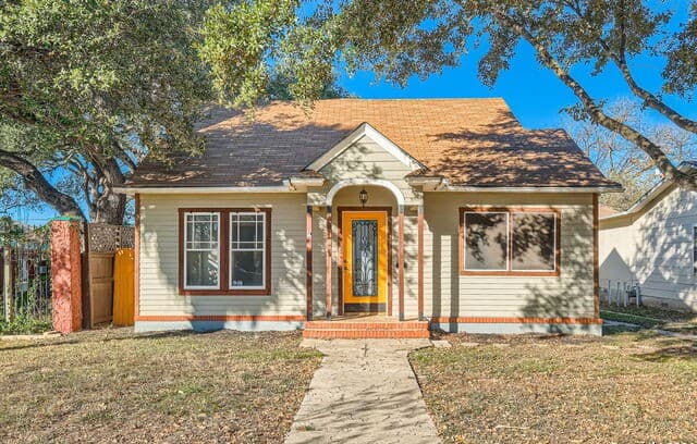 Home for sale at 1611 Mckinley Ave in San Antonio, TX — photo 1