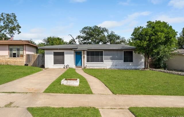 3-bedroom rental at 435 Savannah in San Antonio, TX — photo 4