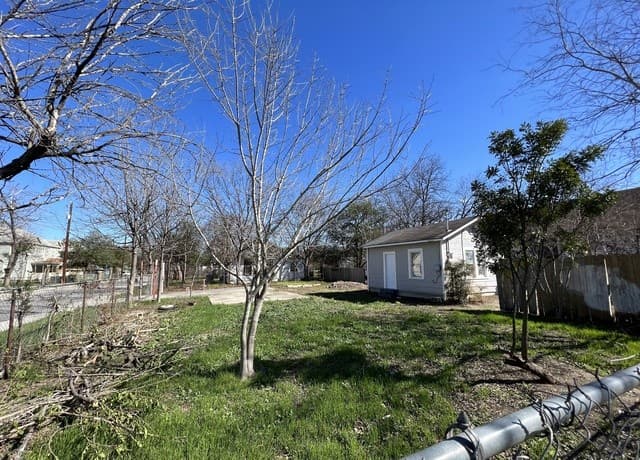1-bedroom rental at 200 Belmont in San Antonio, TX — photo 3