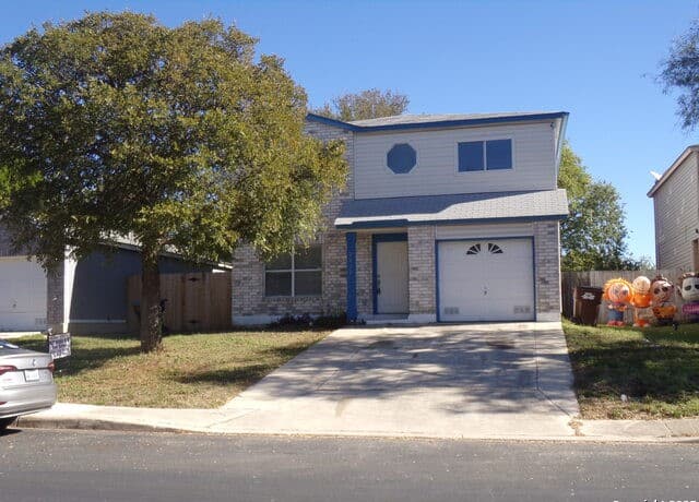 3-bedroom rental at 2422 Buffalo Pass in San Antonio, TX — photo 2