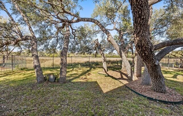 5-bedroom rental at 25439 Bunker Dr in San Antonio, TX — photo 3