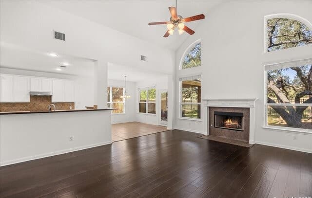 5-bedroom rental at 25439 Bunker Dr in San Antonio, TX — photo 4