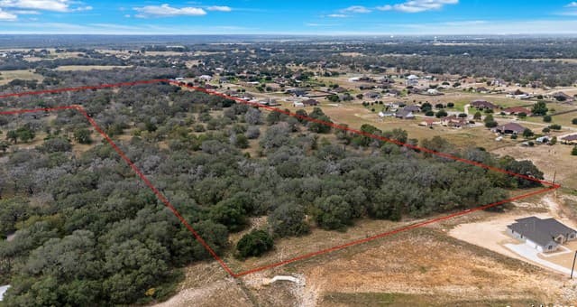 rental at 759 County Road 320 in Floresville, TX — photo 3