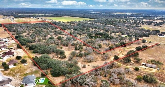 rental at 759 County Road 320 in Floresville, TX — photo 4
