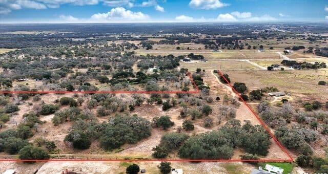 rental at 759 County Road 320 in Floresville, TX — photo 5