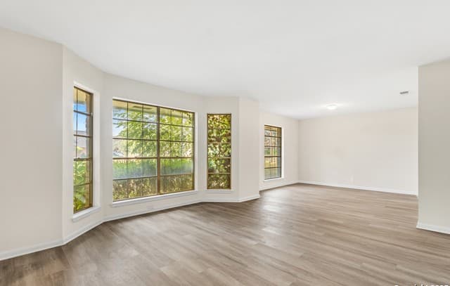 2-bedroom rental at 6041 Trone Trail in Leon Valley, TX — photo 4
