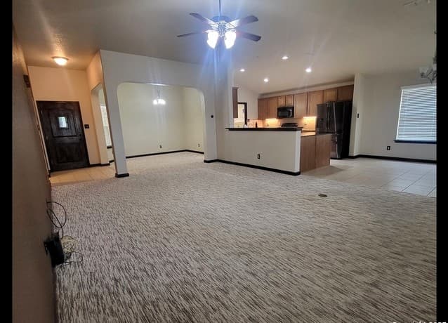 3-bedroom rental at 5131 Gemsbuck Chase in San Antonio, TX — photo 3