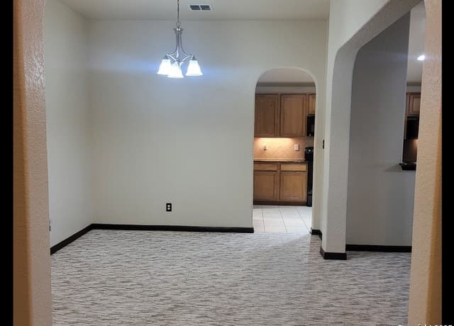 3-bedroom rental at 5131 Gemsbuck Chase in San Antonio, TX — photo 5