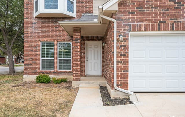 4-bedroom rental at 4803 Aspen in San Antonio, TX — photo 3