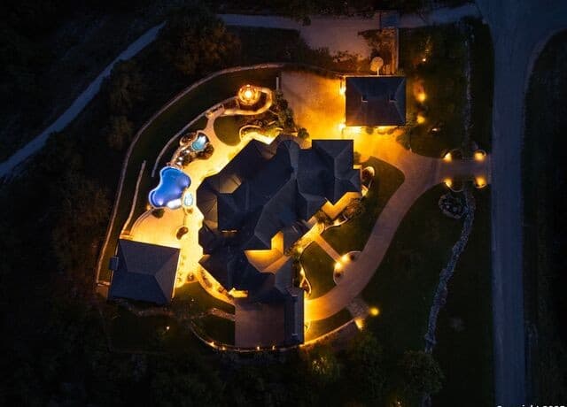 5-bedroom rental at 325 River Ridge in Spring Branch, TX — photo 2