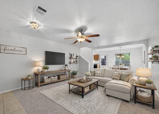 3-bedroom rental at 426 Stable VIS in San Antonio, TX — photo 2