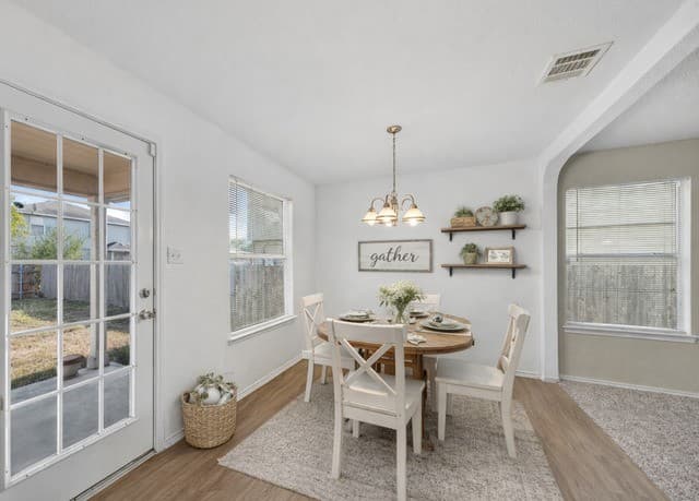 3-bedroom rental at 426 Stable VIS in San Antonio, TX — photo 3