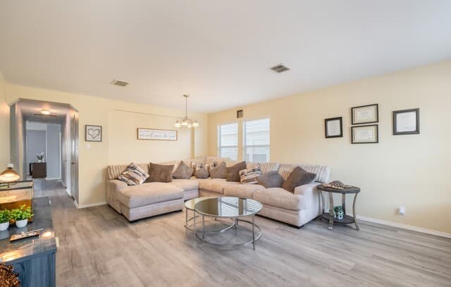 5-bedroom rental at 24703 Maple Crest in San Antonio, TX — photo 3