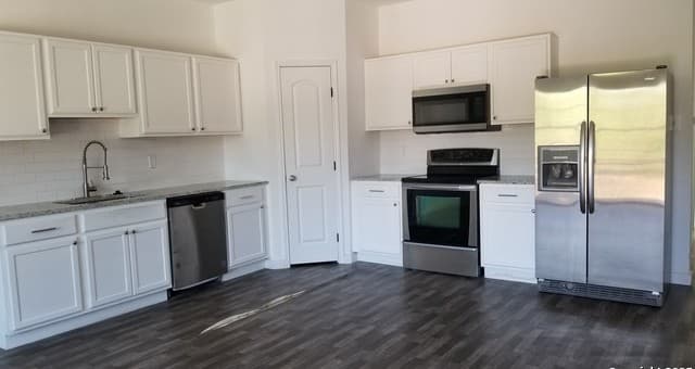 rental at 1063 Sleepy Hollow in Spring Branch, TX — photo 3