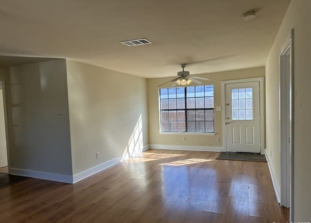 3-bedroom rental at 617 Oak Park Unit 617 in Boerne, TX — photo 2