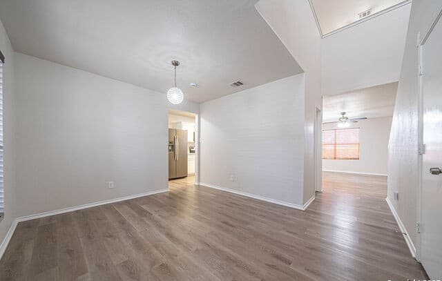 5-bedroom rental at 7419 Tamburo Trail in San Antonio, TX — photo 3