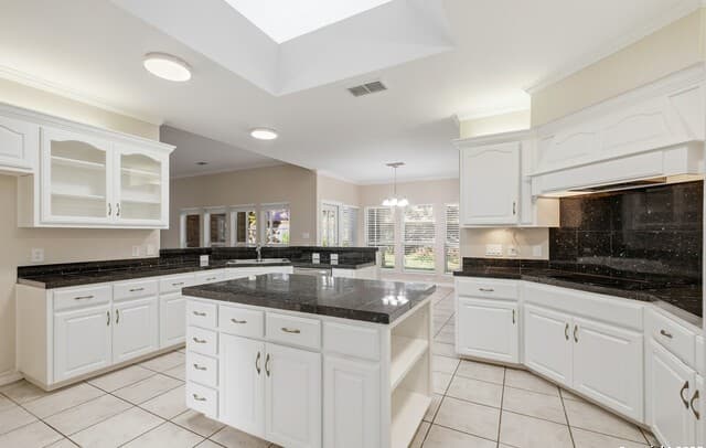 5-bedroom rental at 23114 Whisper Canyon in San Antonio, TX — photo 3